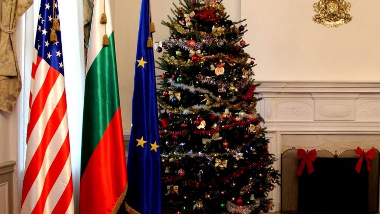 Посолството на Република България  Ви желае светли Коледни празници!