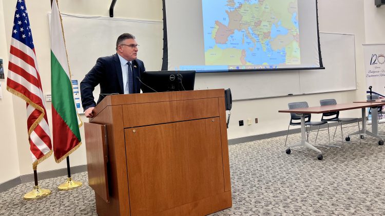 Посланик Панайотов изнесе лекция пред студентите от Университета “Джордж Вашингтон”