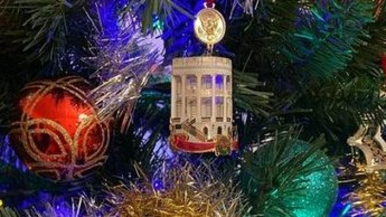 Светли Коледни и Новогодишни празници!