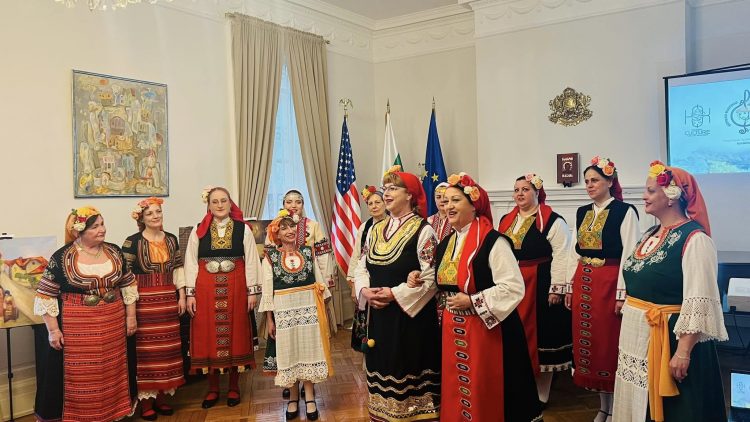 Концерт на фолклорна формация “Михаил Букурещлиев”
